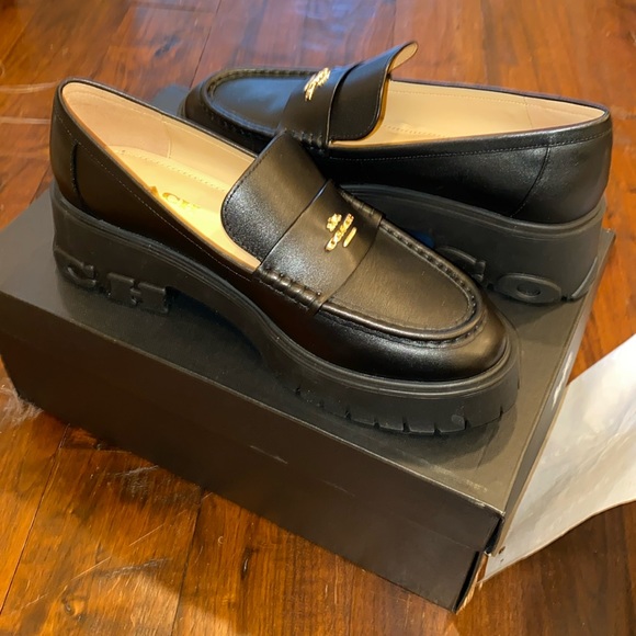 Size 8 1/2 Coach loafers. NEVER WORN IN ORIGINAL PACKAGING - Picture 1 of 4